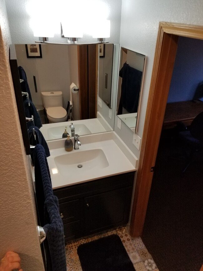 Building Photo - 2 Bed, 2.5 Bath Townhouse near NAU/CCC!! S...