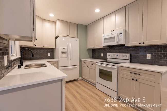 Building Photo - 7638 2nd Ave S