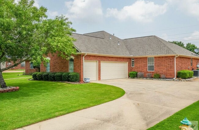 Building Photo - Beautiful, Spacious 4 bedroom Home for Rent!