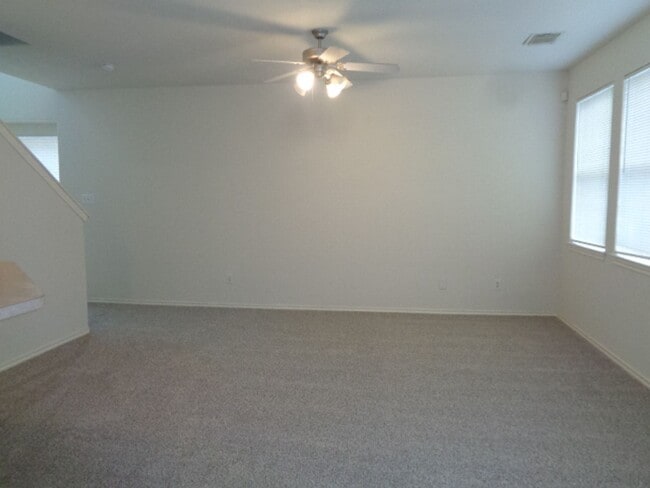 Building Photo - Beautiful 3BR Townhome in Villas of Oakwood Glen – Klein ISD