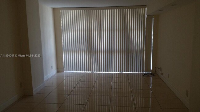 Building Photo - 800 Parkview Dr