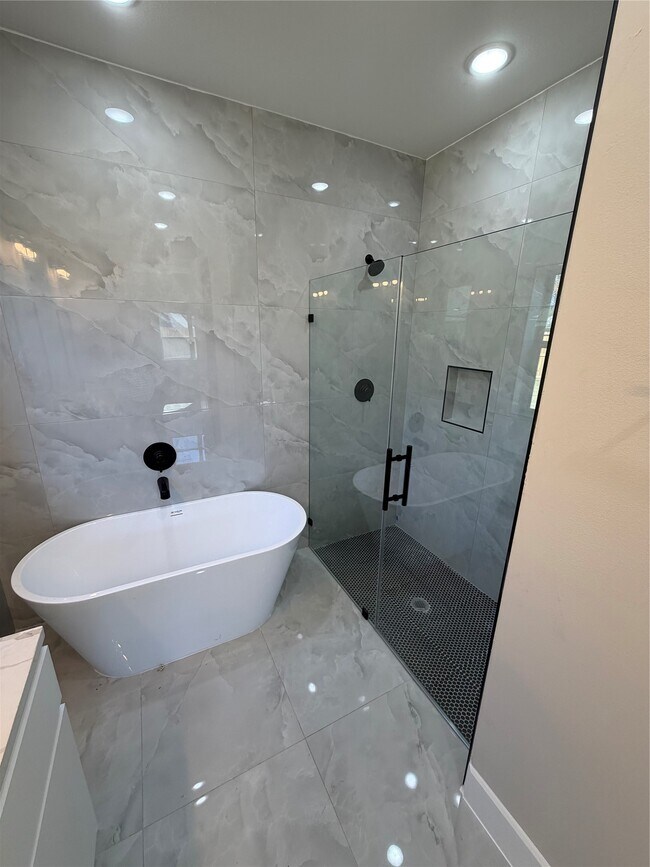 Building Photo - 20003 Venetto St