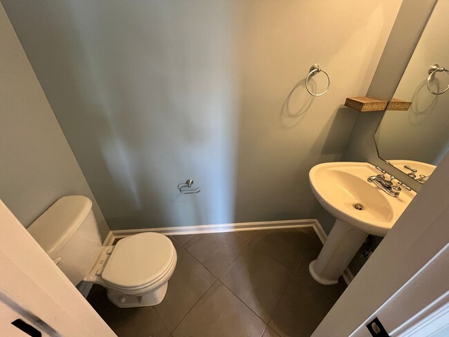 Building Photo - Townhouse at Wellington in Wyndhurst