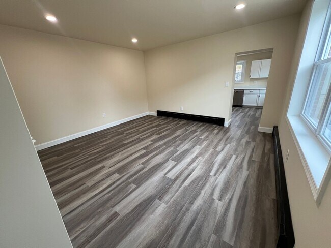 Building Photo - 955 E Main St