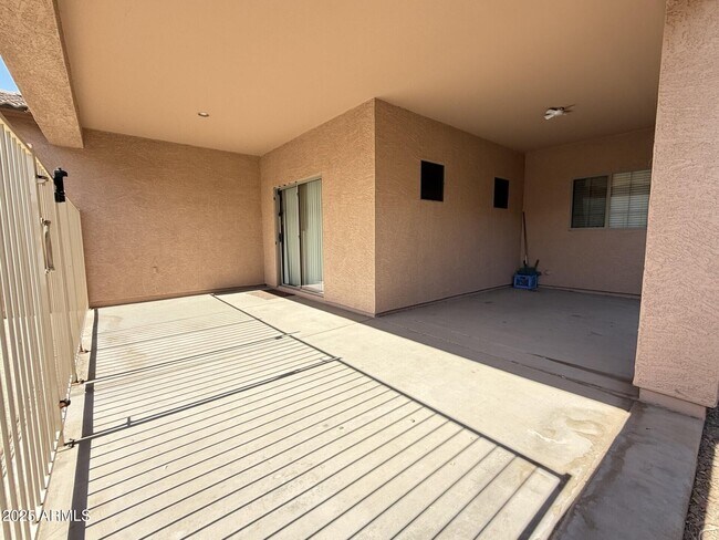 Building Photo - 1057 S Sacramento Pl
