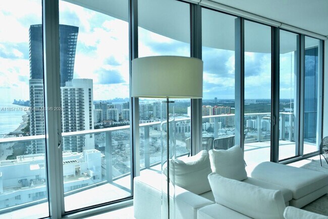 Building Photo - 17475 Collins Ave