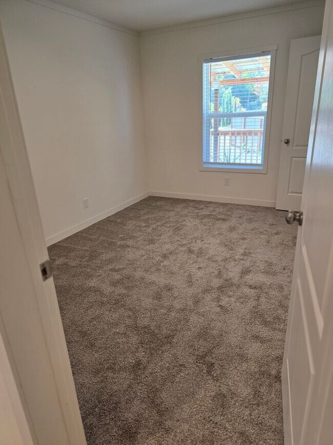 Building Photo - 3 bed 2 bath  Family Home for Rent in Gran...