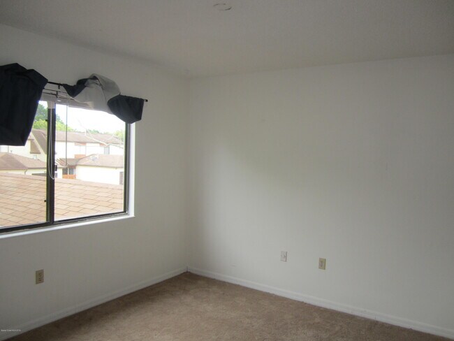 Building Photo - 48 Bogart Pl