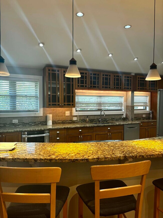 Building Photo - 339 Thole St