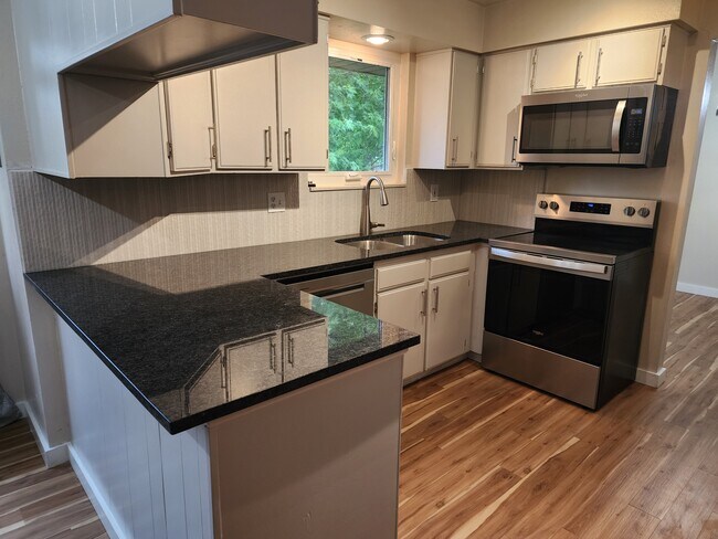 Building Photo - 7834 Greenbriar Cir