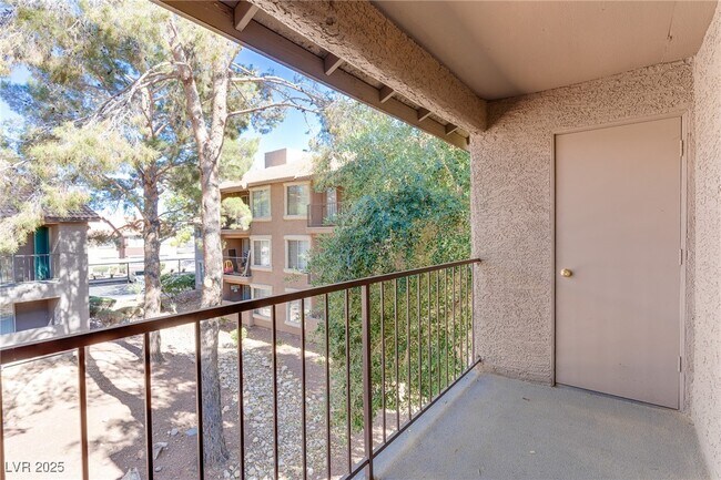 Building Photo - 2750 S Durango Dr