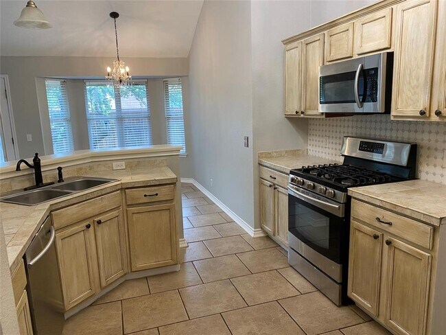 Building Photo - 1513 Deepwoods Trail