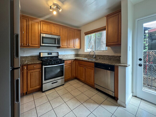 Building Photo - 5646 Aldama St