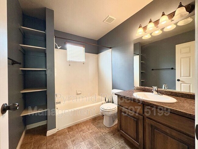 Building Photo - 2136 Fernside St