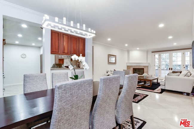 Building Photo - 11755 Montana Ave