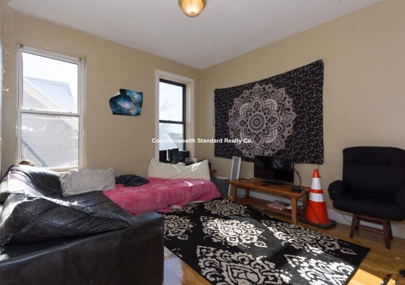 Building Photo - 17 Highgate St