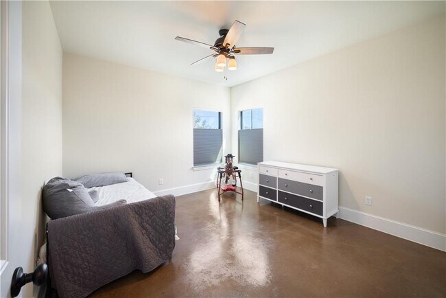 Building Photo - 315 Bluestem Cove