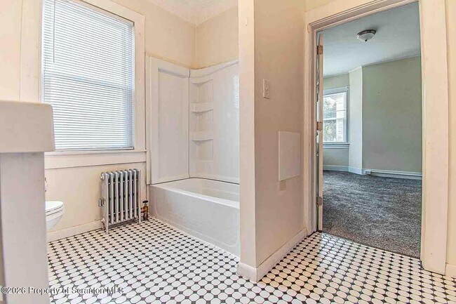 Building Photo - 815 Monroe Ave