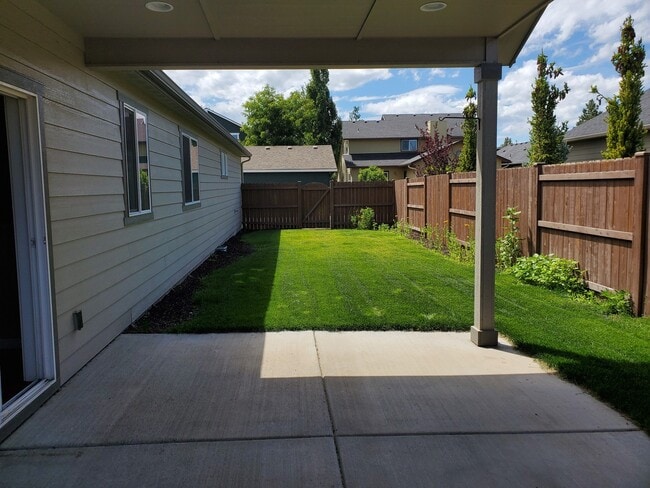 Building Photo - COMING SOON - 3 Bed 2 Bath single level - Fence - 2 Car Garage