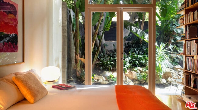 Building Photo - 15146 Mulholland Dr