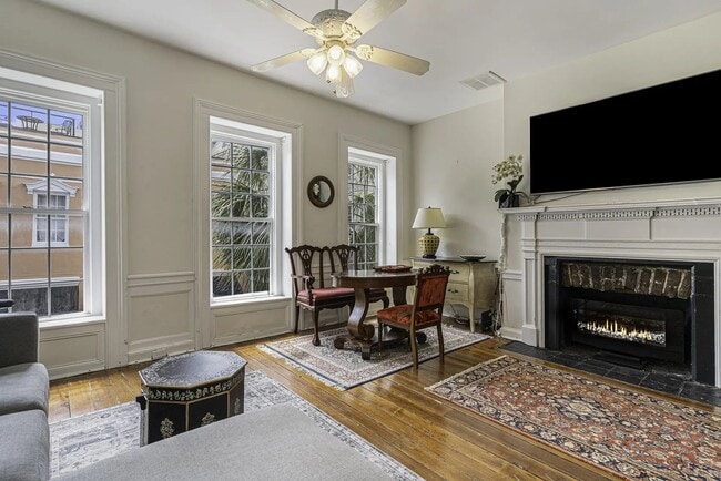 Building Photo - 342 King St