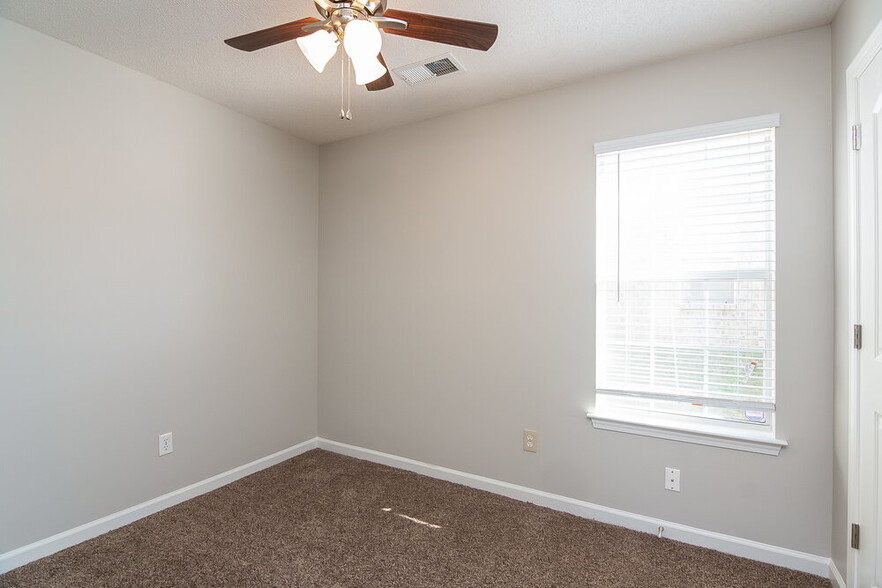 Building Photo - 10049 Mill Hill Ave