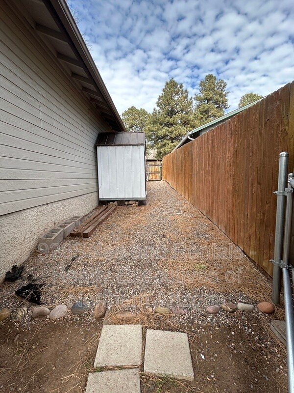 Building Photo - 6142 N Christmas Tree Ln