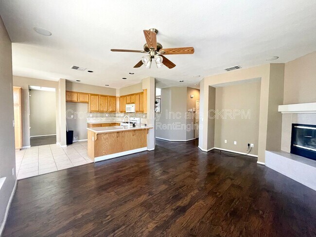 Building Photo - 2664 Ontario Dr