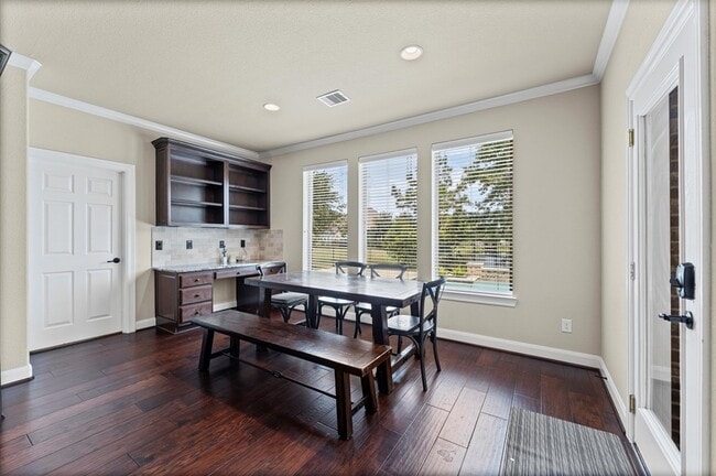 Building Photo - 10 Cayuga Pond Ct