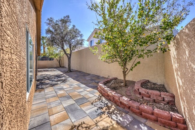 Building Photo - single story upgraded walking distance to park