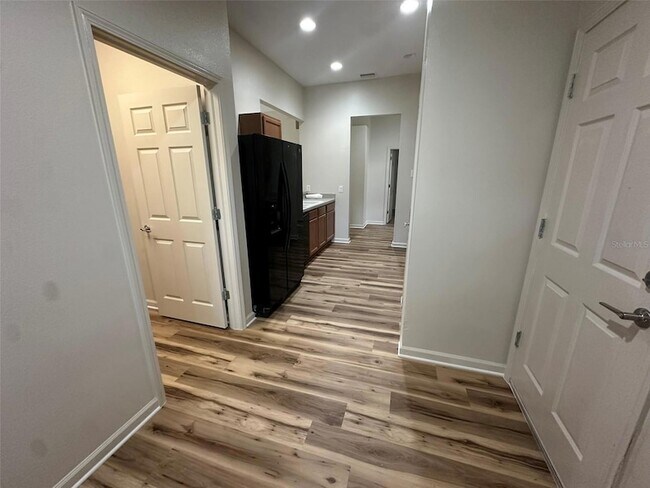 Building Photo - 14757 Wake Robin Dr