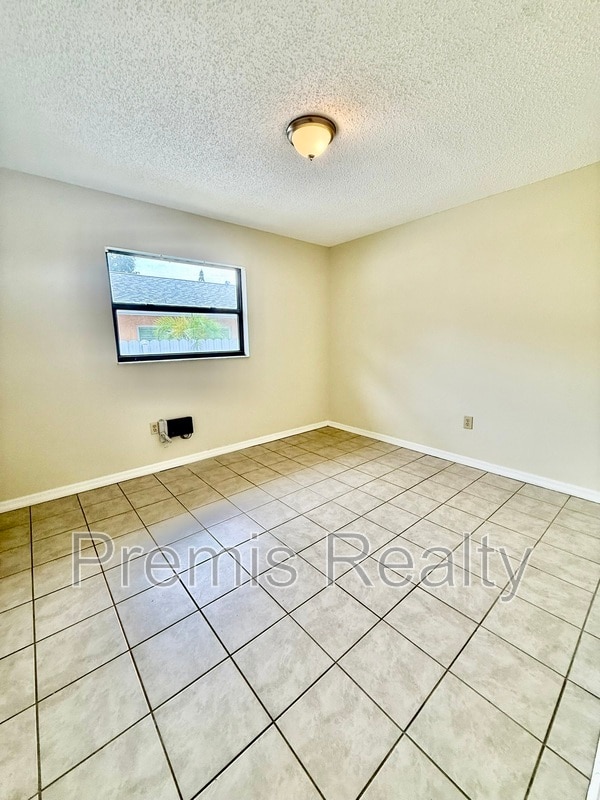 Building Photo - 1772 Farrell Ave