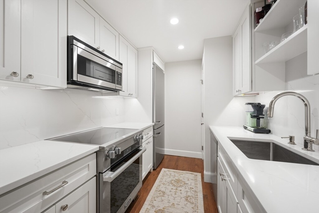 Building Photo - 403 Marlborough St