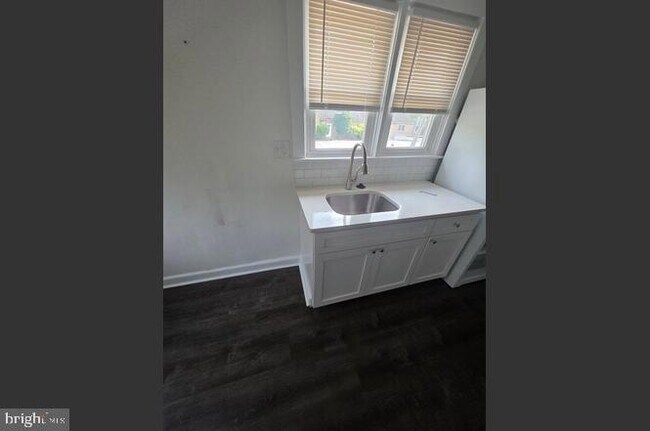 Building Photo - 203 E Cedarville Rd