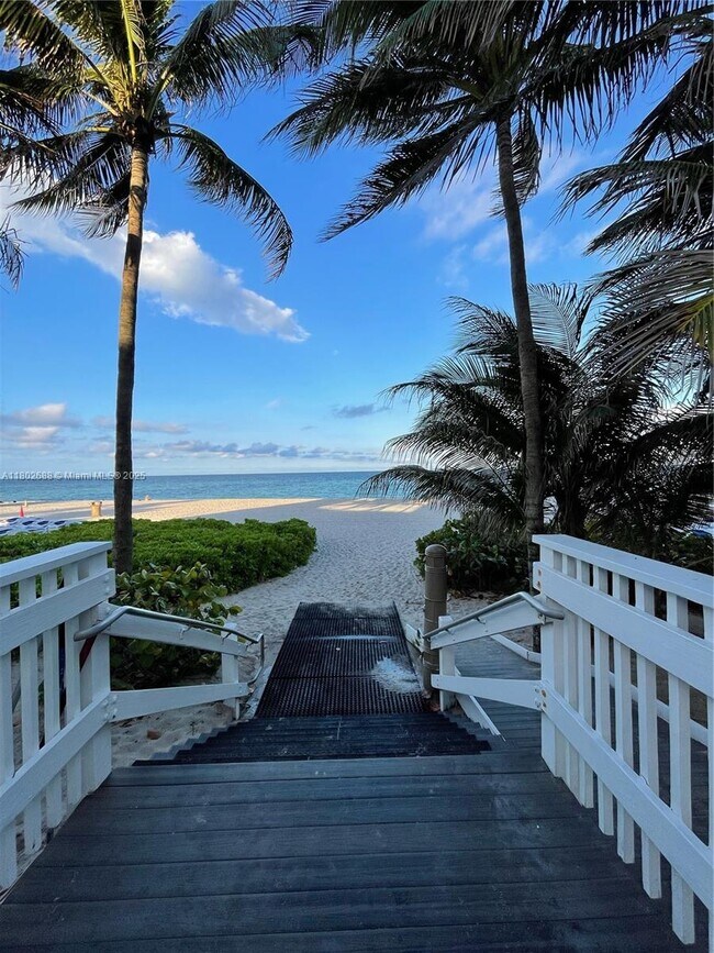 Building Photo - 17375 Collins Ave