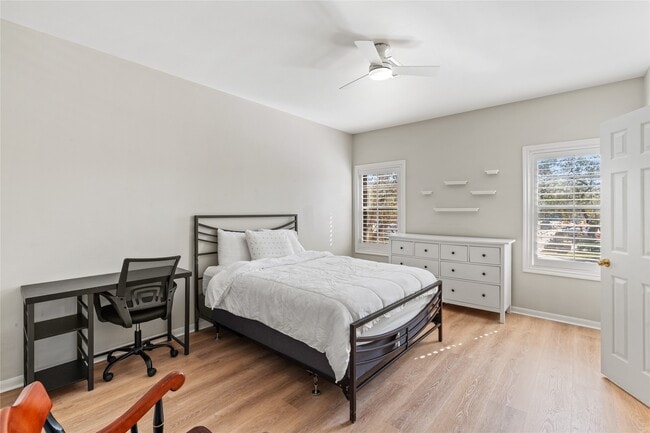 Building Photo - 6732 Vanderbilt St