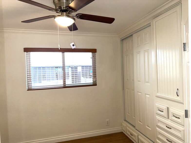 Building Photo - 128 13th St