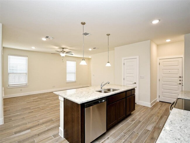 Building Photo - 406 Parkline Dr