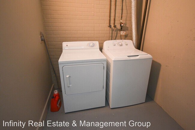 Building Photo - 3 br, 2 bath House - 1221 1st St SW #300