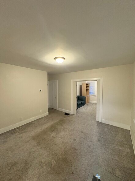 Building Photo - 617 Orient Ave
