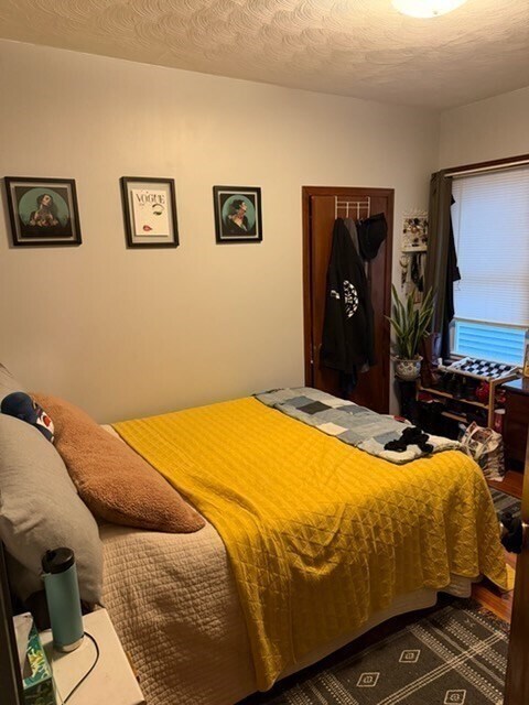 Building Photo - 560 William St