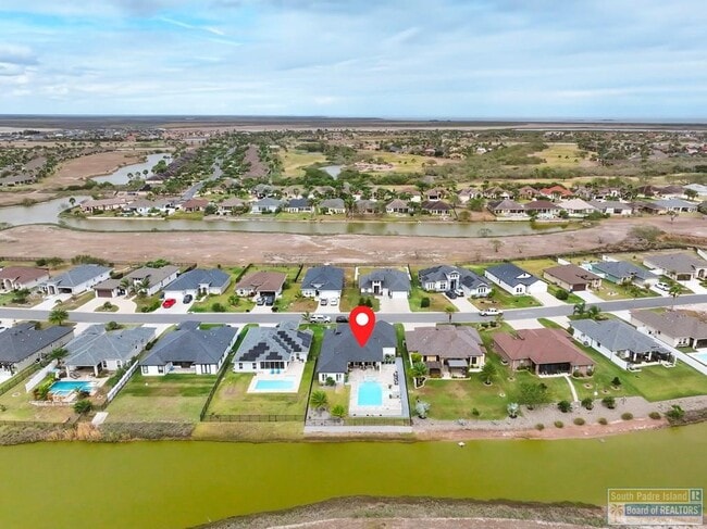 Building Photo - 100 Torrey Pines Dr