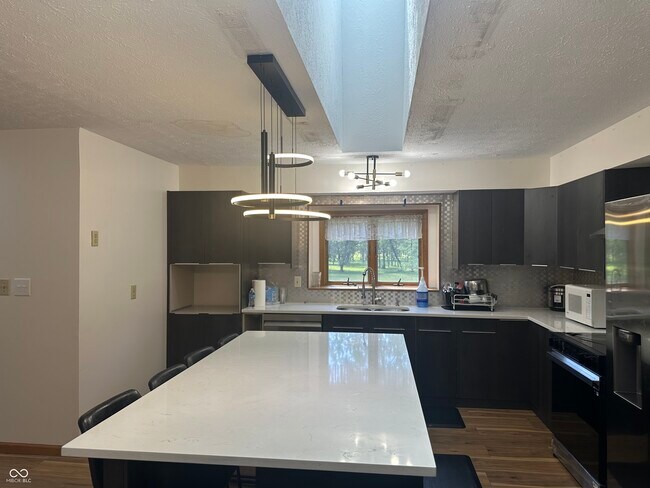 Building Photo - 3850 Wicker Rd