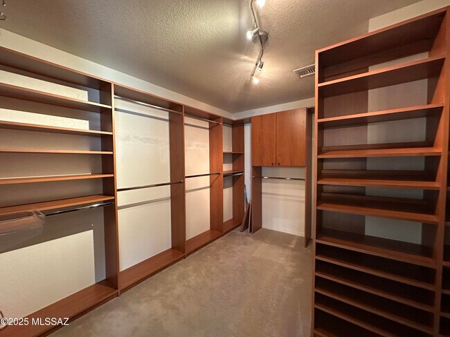 Building Photo - 1077 W Sea Star Dr