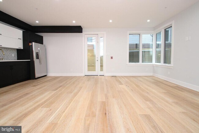 Building Photo - 810 N Uber St