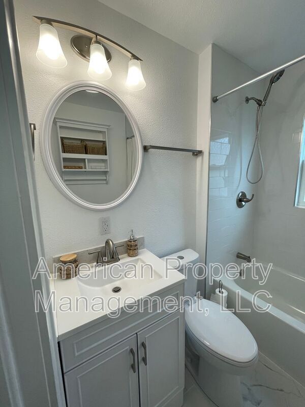 Building Photo - 1227 S College Ave