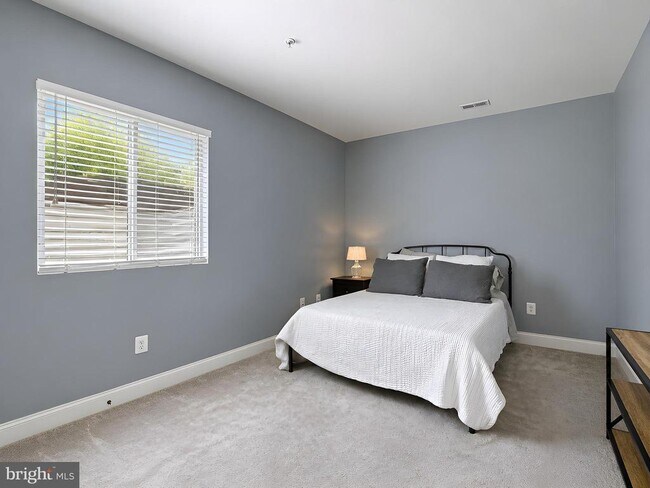 Building Photo - 23017 Holloway Ct