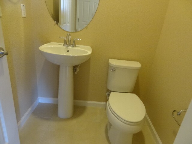 Building Photo - 2121 Pasqual Dr
