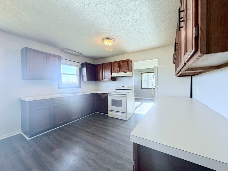 Kitchen - 204 E Elm St