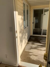Building Photo - Charming Single-Level Rancher – 2 Bed, 2 Bath